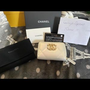 Chanel 19 iridescent card holder